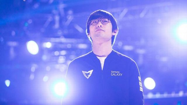 Spirit 在 BLAST Bounty Fall 2025 决赛中以 3：0 战胜 The MongolZ ，荣获冠军。