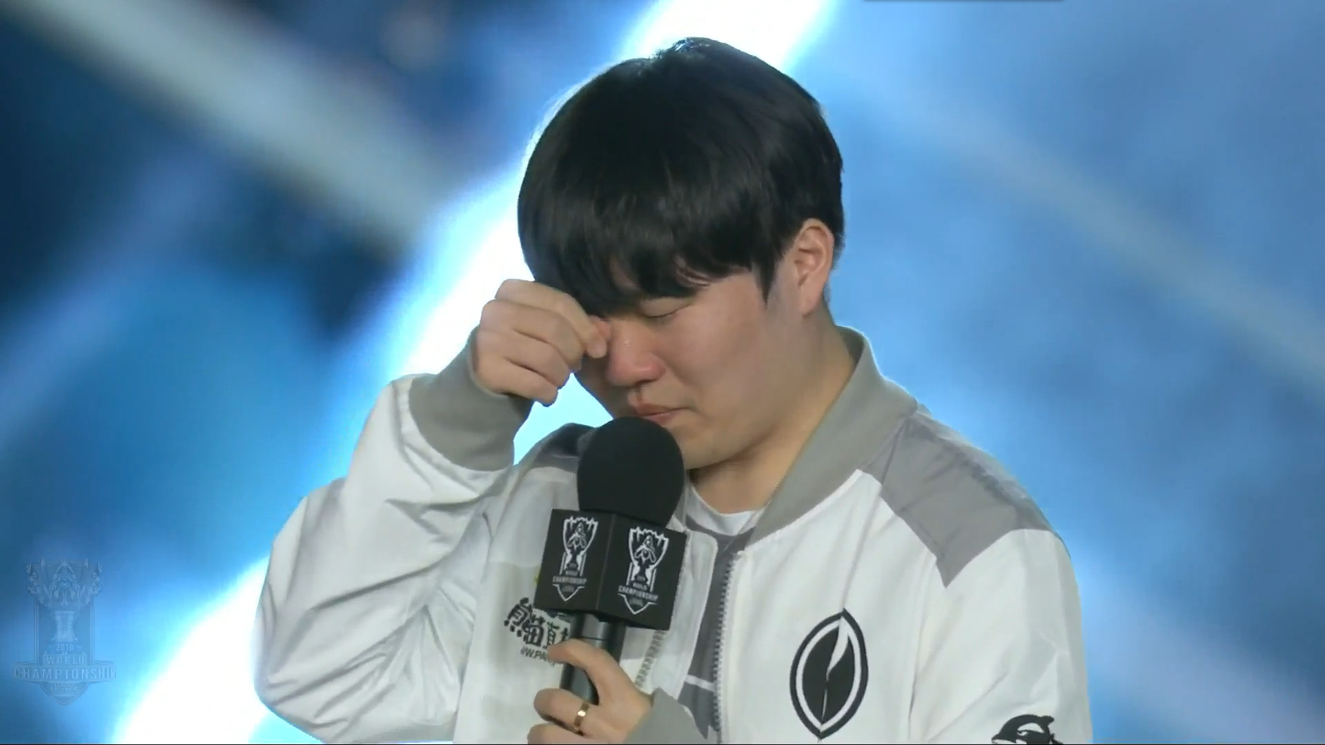 deokdam ：他们的回合拉得比较长，我们就可以尝试中路推进