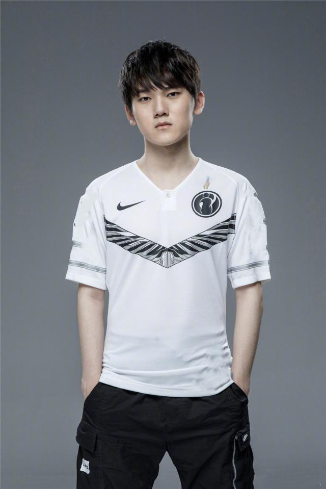 国外网友为WBG的赛程安排鸣不平：LNG休息了2个星期来研究WBG