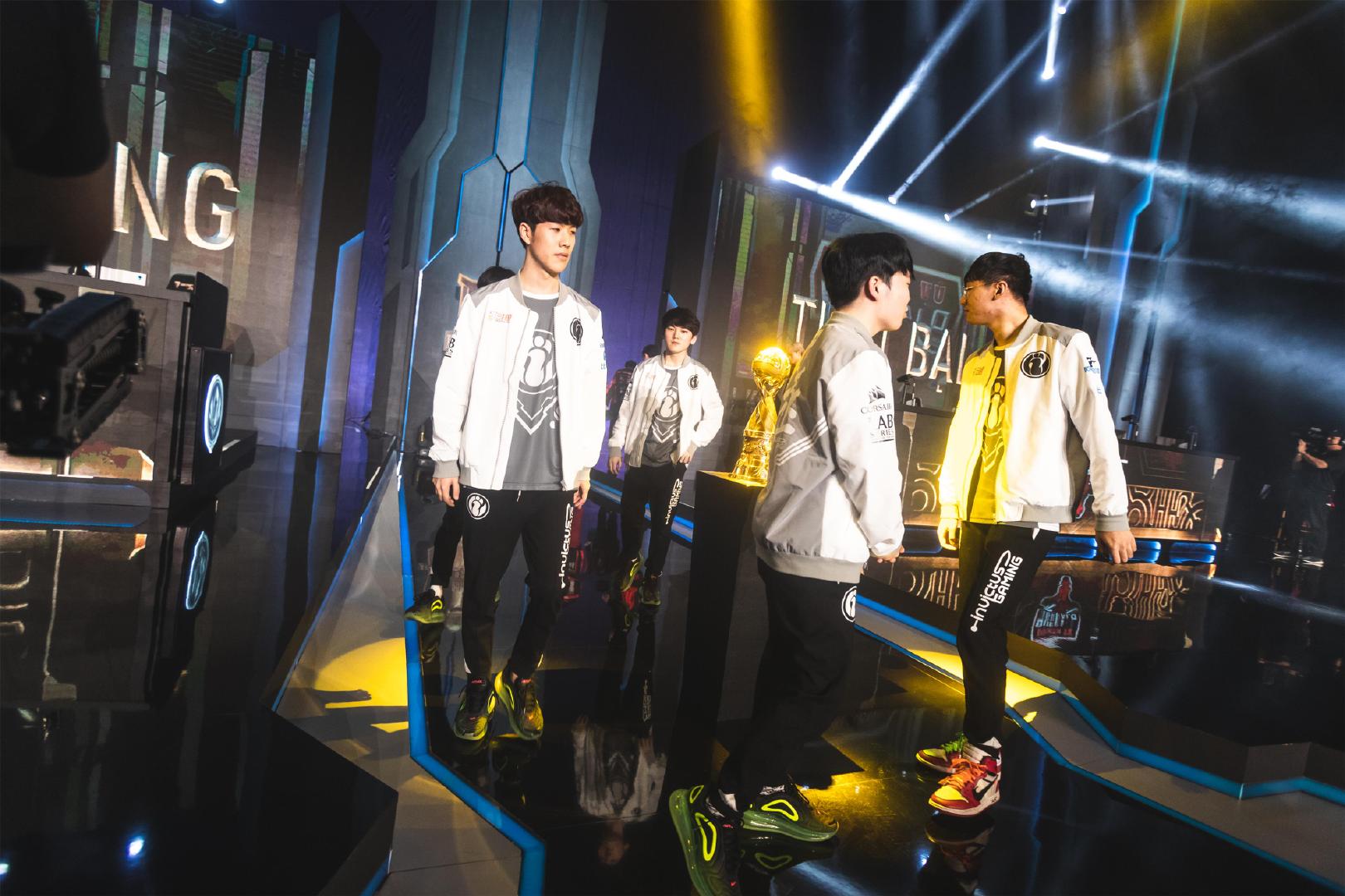 【战报】重庆QGhappy3比1零封RW侠，提前一轮以A组头名的成绩进入季后赛